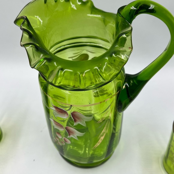 ANTIQUE EMERALD GREEN HAND-PAINTED BLOWN GLASS LEMONADE PITCHER & 4 GLASSES - Picture 5 of 8